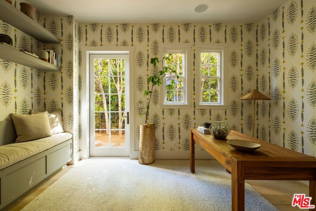 Image 14 of property listing at 664 Elkins Road, Los Angeles, CA 90049