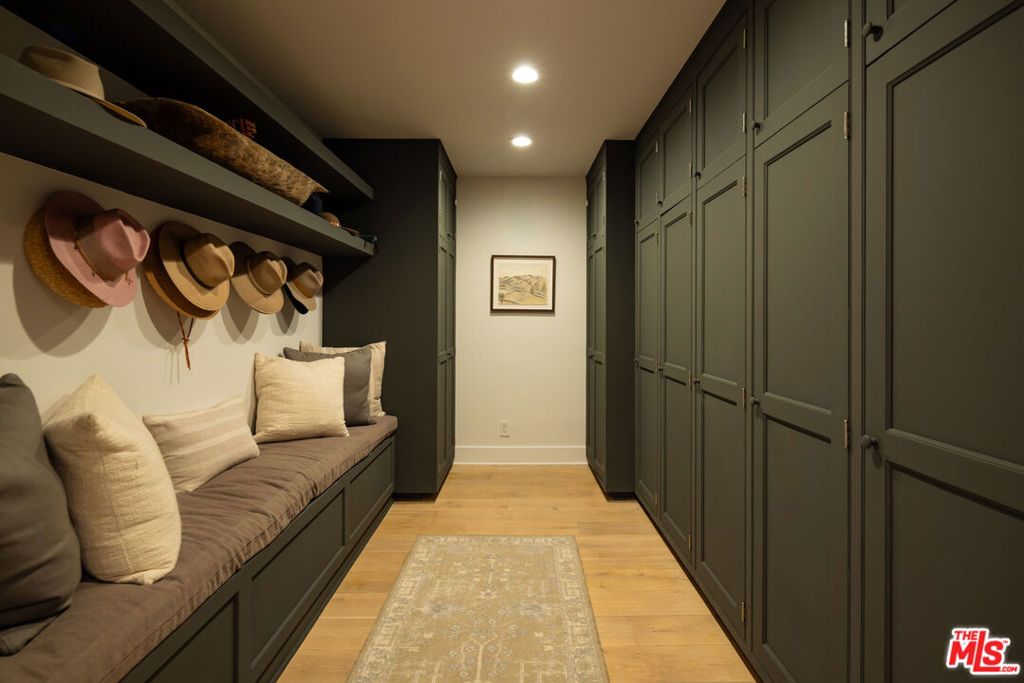 Image 30 of property listing at 664 Elkins Road, Los Angeles, CA 90049