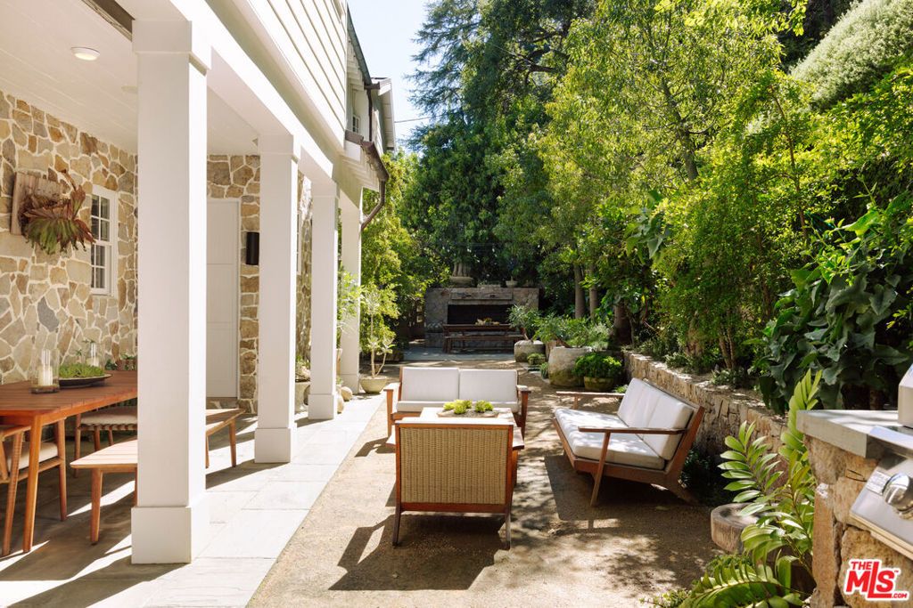 Image 31 of property listing at 664 Elkins Road, Los Angeles, CA 90049