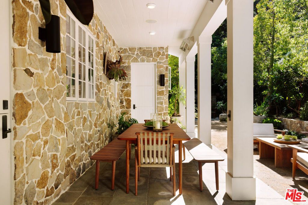 Image 32 of property listing at 664 Elkins Road, Los Angeles, CA 90049