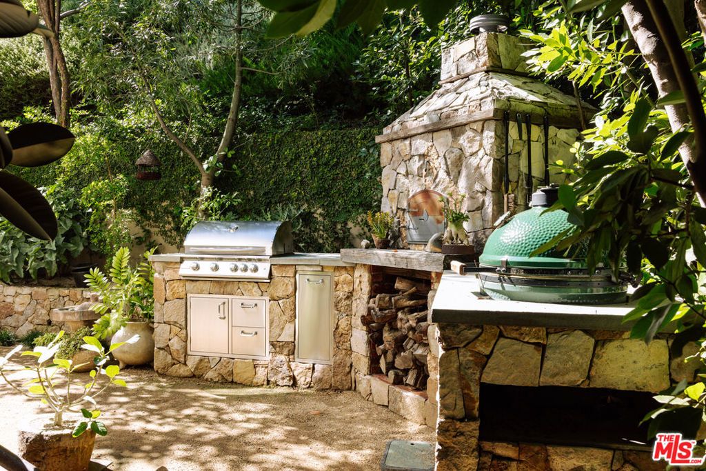 Image 33 of property listing at 664 Elkins Road, Los Angeles, CA 90049