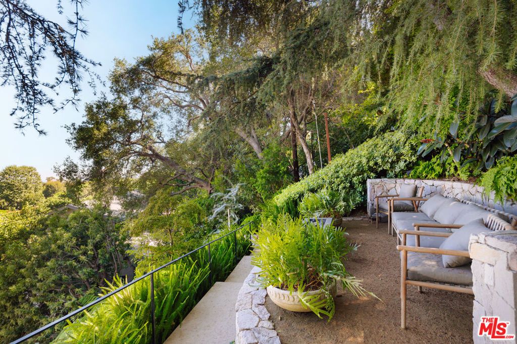 Image 35 of property listing at 664 Elkins Road, Los Angeles, CA 90049