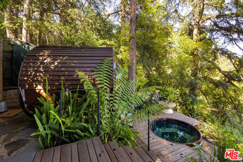 Image 36 of property listing at 664 Elkins Road, Los Angeles, CA 90049