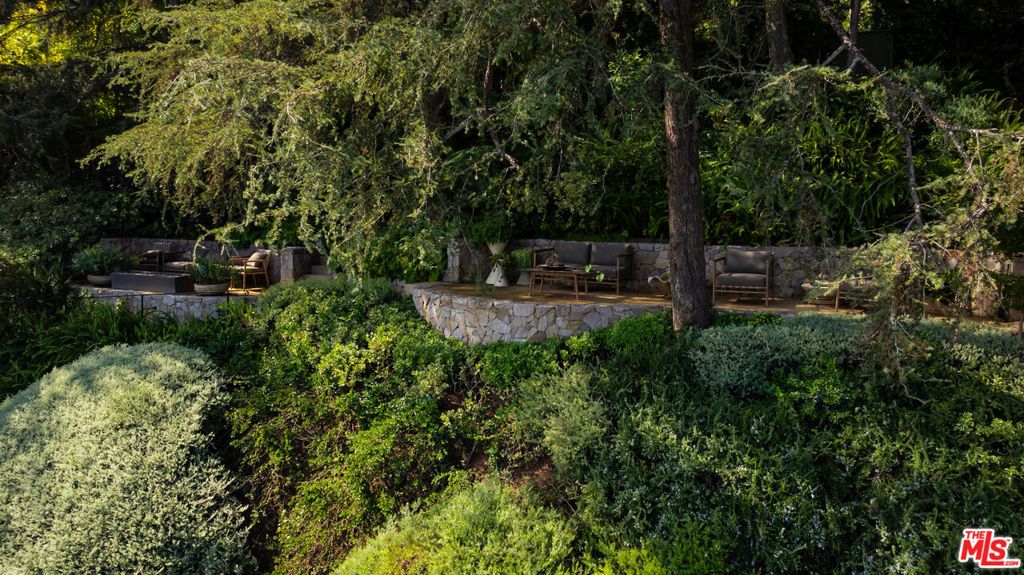 Image 38 of property listing at 664 Elkins Road, Los Angeles, CA 90049