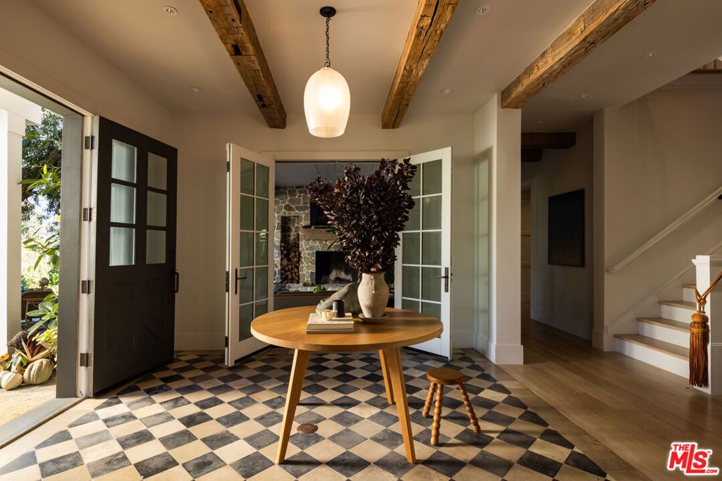 Image 5 of property listing at 664 Elkins Road, Los Angeles, CA 90049