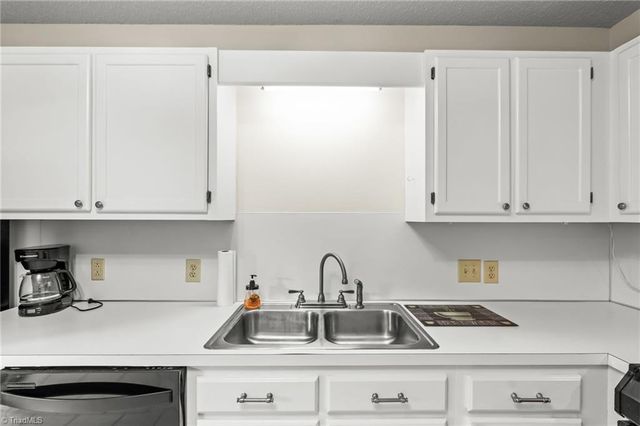 110 West Brook Court, Archdale, NC 27263