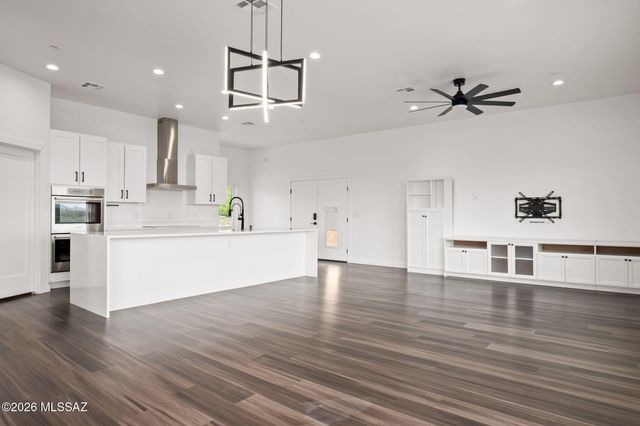 1888 N El Moraga Drive, Tucson, AZ 85745