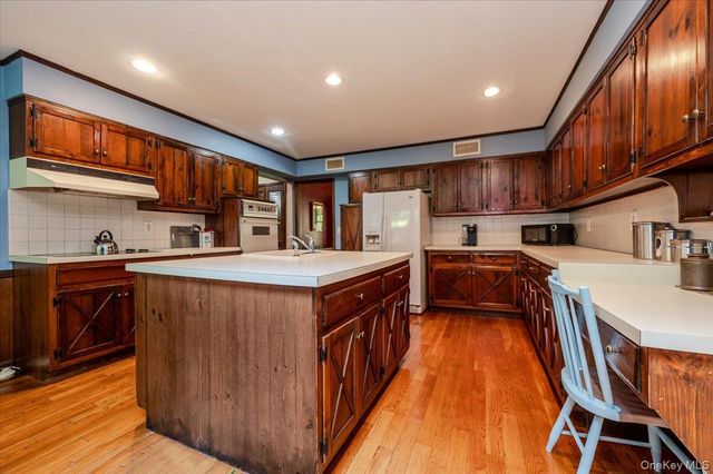 2 Richard Lane, Huntington, NY 11743