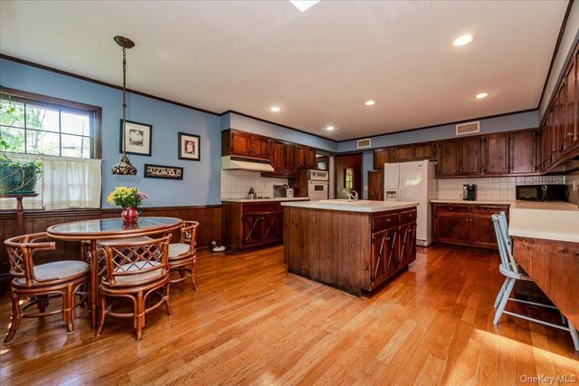 2 Richard Lane, Huntington, NY 11743