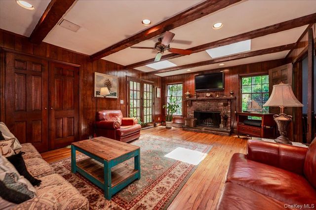 2 Richard Lane, Huntington, NY 11743