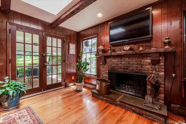 2 Richard Lane, Huntington, NY 11743