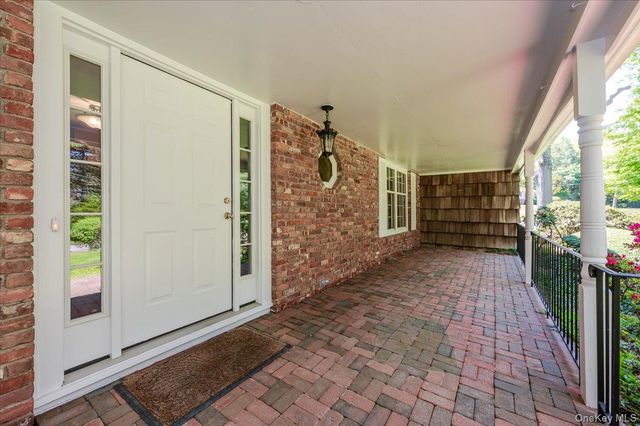2 Richard Lane, Huntington, NY 11743