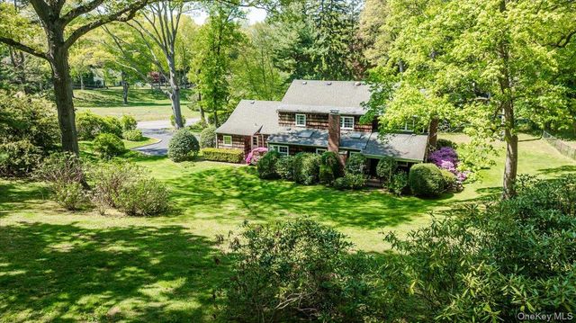 2 Richard Lane, Huntington, NY 11743