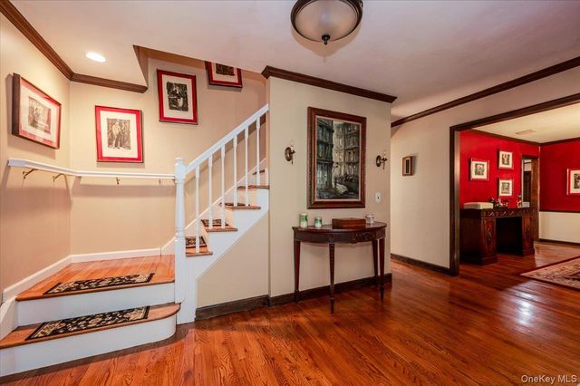 2 Richard Lane, Huntington, NY 11743