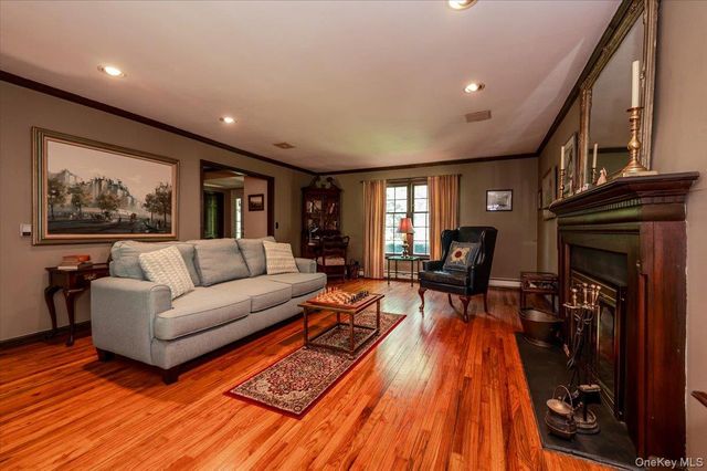 2 Richard Lane, Huntington, NY 11743