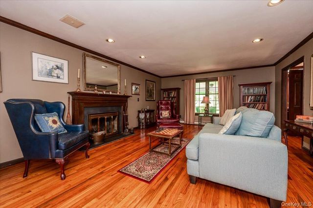 2 Richard Lane, Huntington, NY 11743