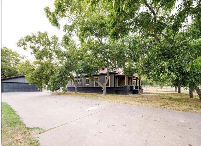 621 N 4th Street, Crockett, TX 75835