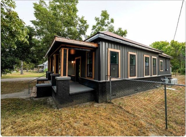 621 N 4th Street, Crockett, TX 75835
