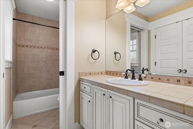 825 Kirkland Way, Kirkland, WA 98033