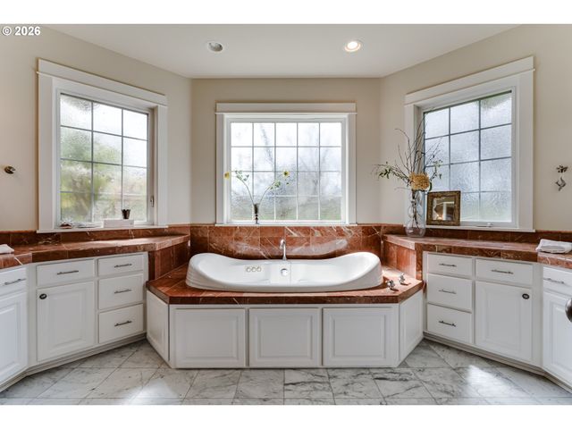 34386 MATHEWS Rd, Eugene, OR 97405