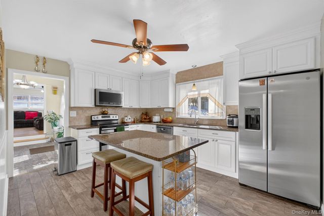 30 Lakeview Terrace, Mahopac, NY 10541