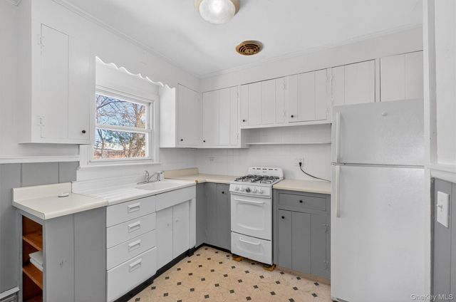 30 Lakeview Terrace, Mahopac, NY 10541