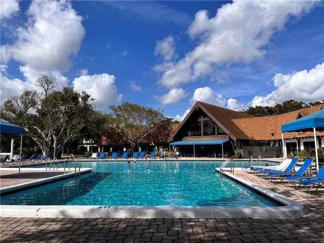 3690 Inverrary Drive 2C, Lauderhill, FL 33319