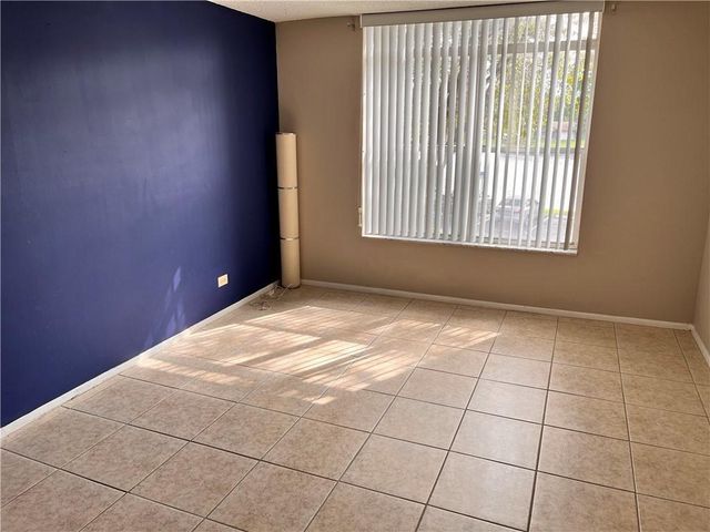 3690 Inverrary Dr 2C, Lauderhill, FL 33319