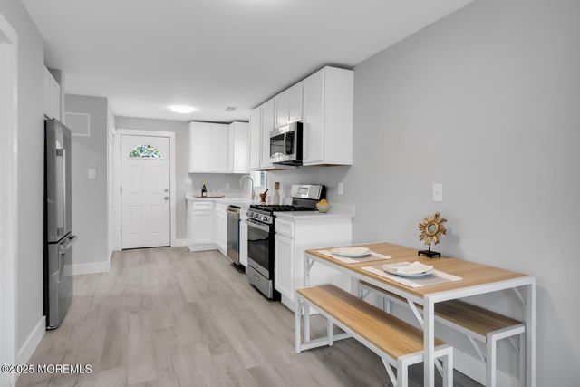 33 Grove Place, Keansburg, NJ 07734