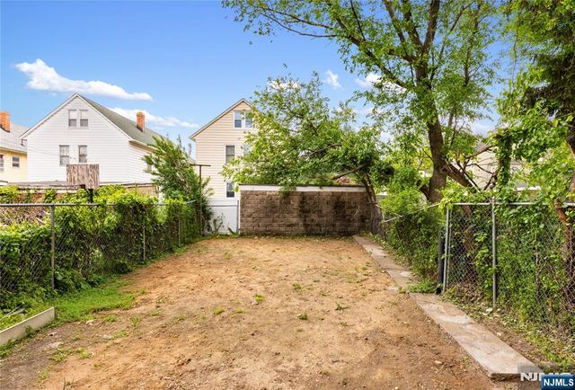 140 7th Street, Paterson, NJ 07522