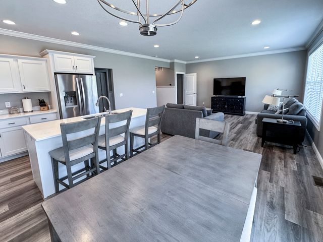 4007 Orchard Drive, Bettendorf, IA 52722