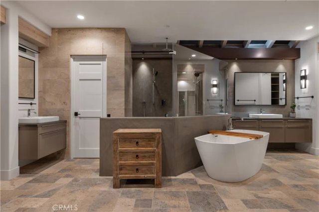 2204 Waterfront Drive, Corona Del Mar, CA 92625