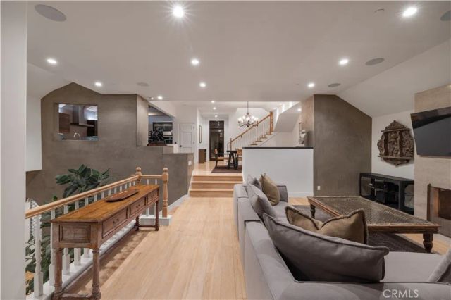 2204 Waterfront Drive, Corona Del Mar, CA 92625