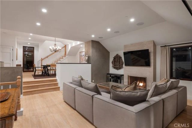 2204 Waterfront Drive, Corona Del Mar, CA 92625