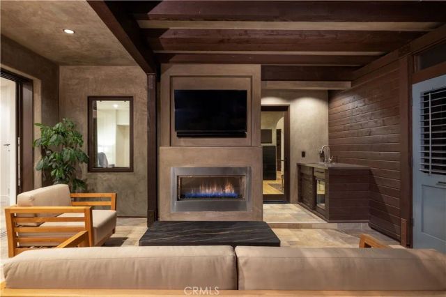 2204 Waterfront Drive, Corona Del Mar, CA 92625