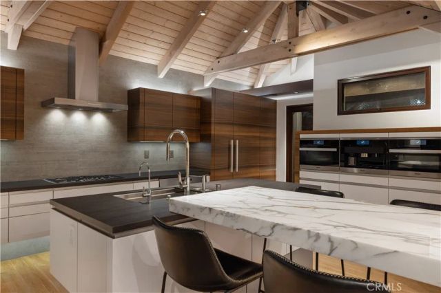 2204 Waterfront Drive, Corona Del Mar, CA 92625