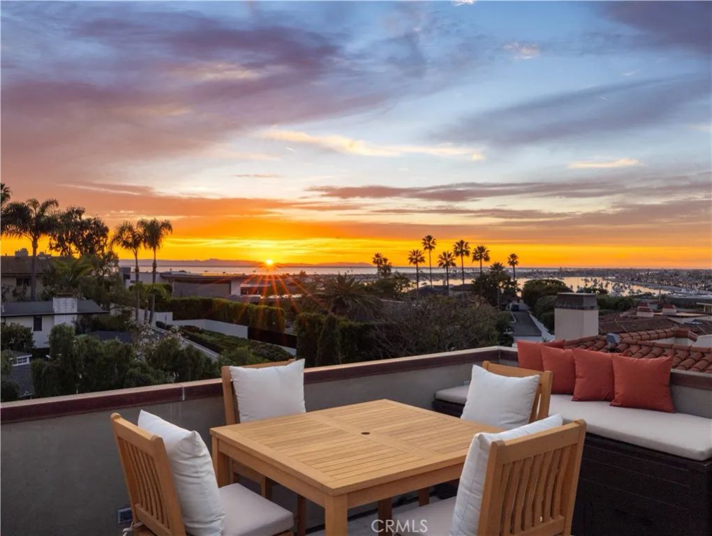 2204 Waterfront Drive, Corona Del Mar, CA 92625