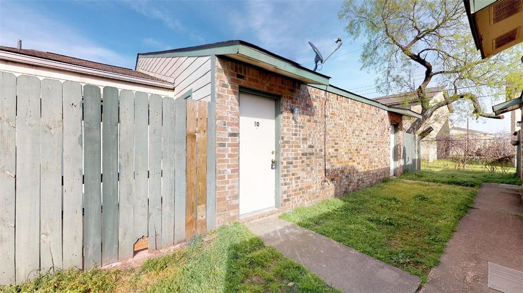 725 Peppertree Drive 30, Bryan, TX 77801