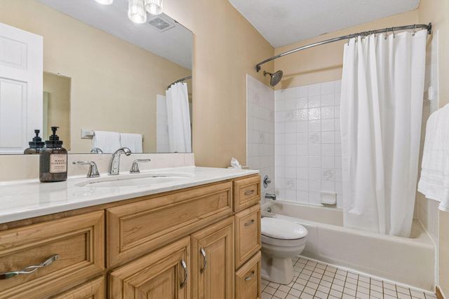 1836 Prior Avenue N, Falcon Heights, MN 55113