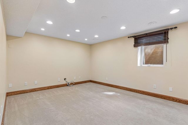 1836 Prior Avenue N, Falcon Heights, MN 55113