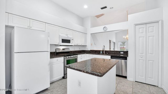 934 Pine Creek Circle NE, Palm Bay, FL 32905