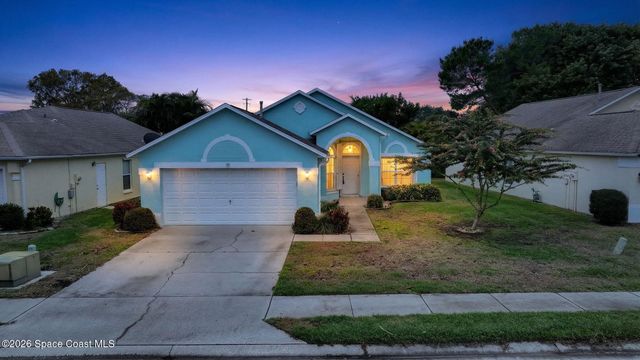 934 Pine Creek Circle NE, Palm Bay, FL 32905