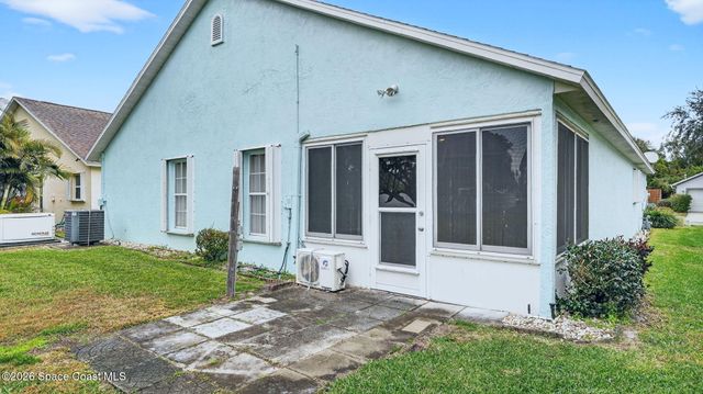 934 Pine Creek Circle NE, Palm Bay, FL 32905