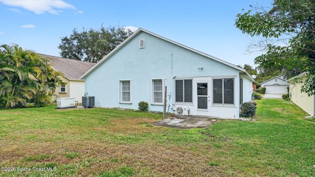 934 Pine Creek Circle NE, Palm Bay, FL 32905