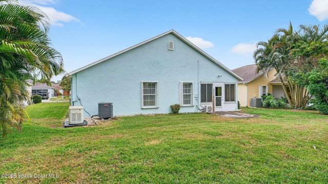 934 Pine Creek Circle NE, Palm Bay, FL 32905