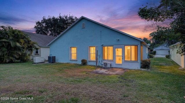 934 Pine Creek Circle NE, Palm Bay, FL 32905