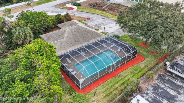 934 Pine Creek Circle NE, Palm Bay, FL 32905