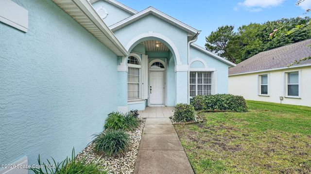 934 Pine Creek Circle NE, Palm Bay, FL 32905