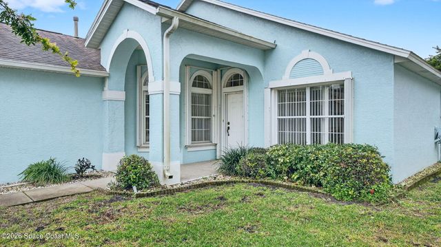 934 Pine Creek Circle NE, Palm Bay, FL 32905