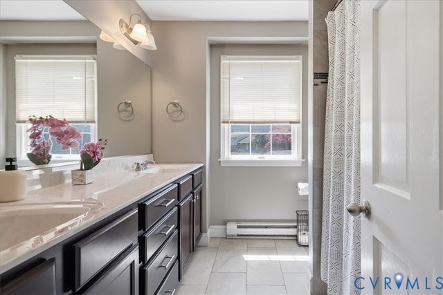 1315 Appomattox Dr, Colonial Heights, VA 23834